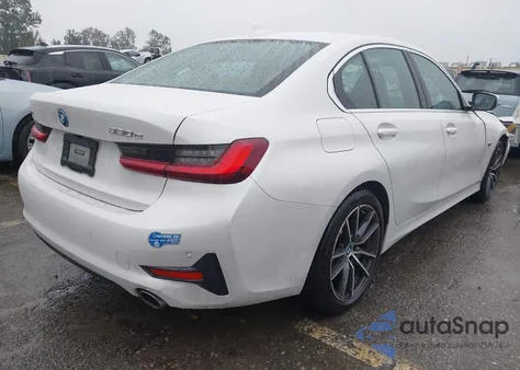 2022 BMW 330E xDrive z USA, uszkodzony, nr VIN 3MW5P9J09N8C33910